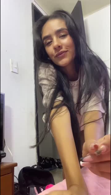 latina brunette solo 