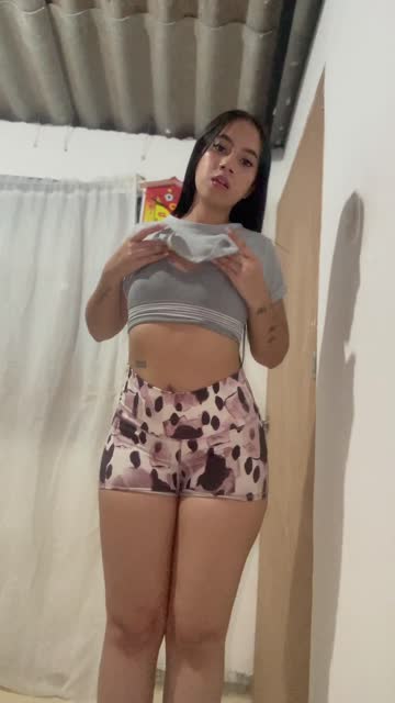 latina solo brunette 