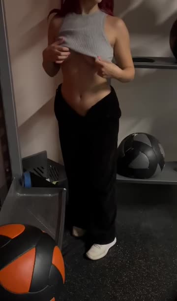 flashing gym titty drop public hot video