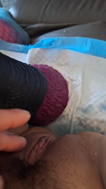 amateur clit rubbing pussy masturbating squirting 