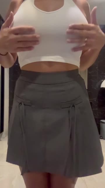 latina huge tits boobs brunette natural tits teen hot video