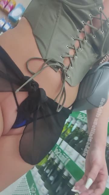 pussy exposed shaved pussy public milf xxx video