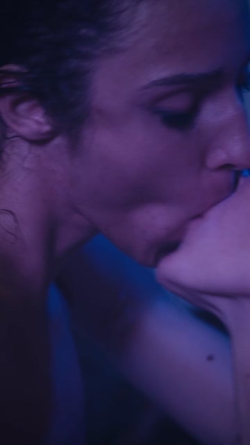 sloppy passionate french kissing girls girl girl nsfw video