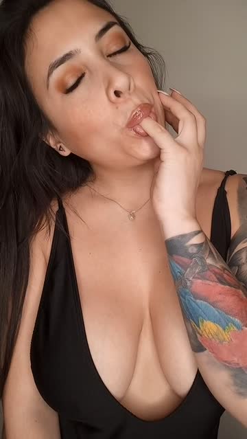 latina big tits brunette 