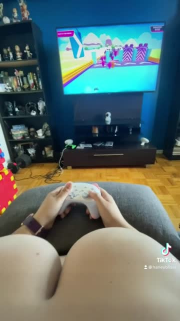 big tits bouncing tits boobs gamer girl xxx video