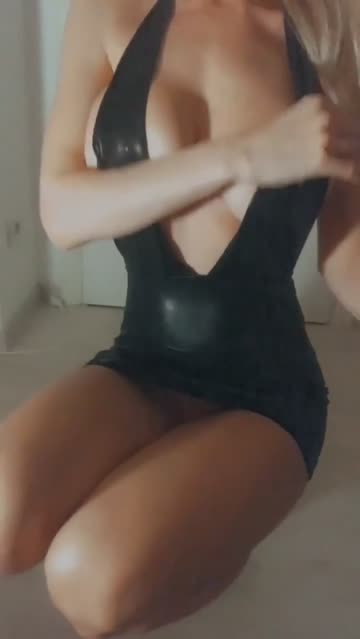 cleavage dress blonde big tits natural tits teen 