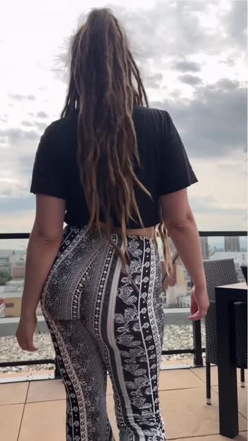leggings yoga pants slow motion hourglass phat ass ass huge ass xxx video
